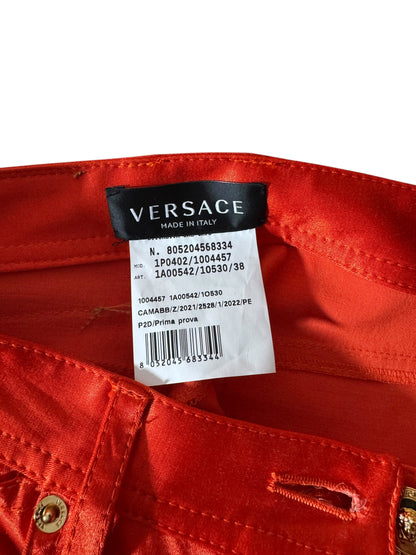 Pantaloni rossi satinati Versace con spacchi laterali e bottoni Medusa – Taglia 38