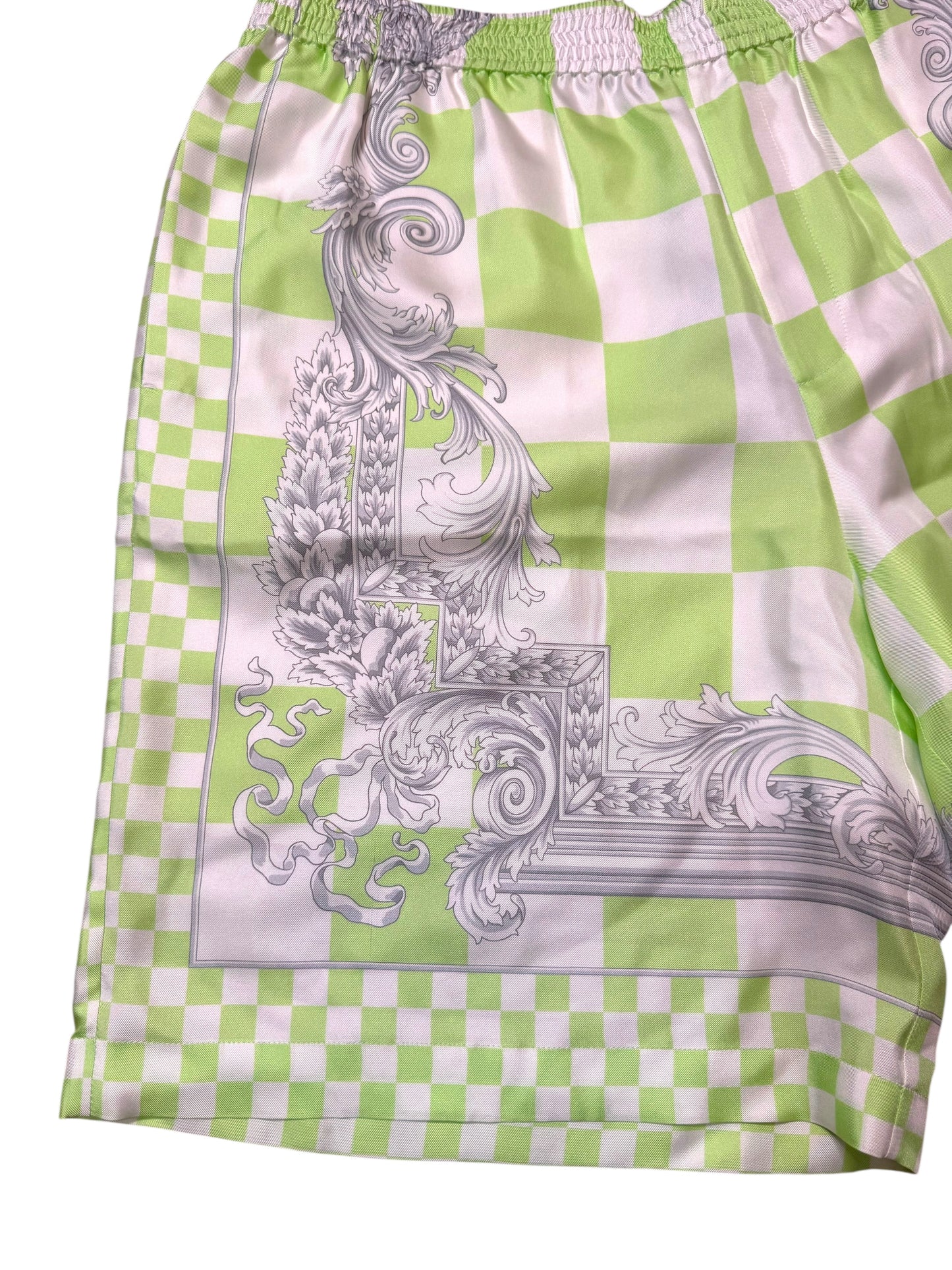 Shorts Versace in seta stampata verde, nuovi con cartellino, Made in Italy