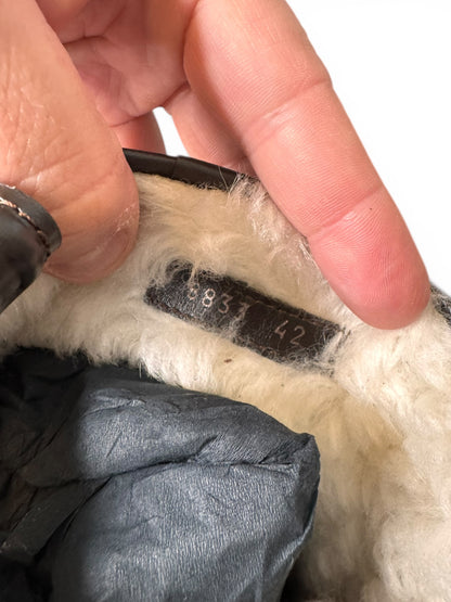 Stivaletti Versace in crosta e vitello ebano con interno in shearling Tg 42 — foto 13