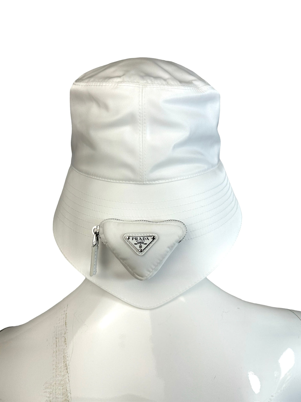 Prada Re-Nylon bucket hat bianco con porta occhiali e pouch logo