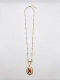 Collana lunga dorata con perle e cameo floreale