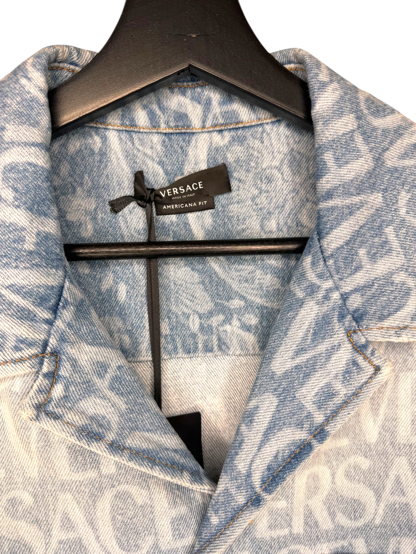 Camicia Versace in denim con stampa all-over Medusa – nuova con cartellino