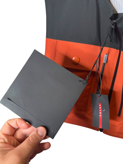 Gilet Tecnico Prada Uomo – Rosso e Nero, Taglia M