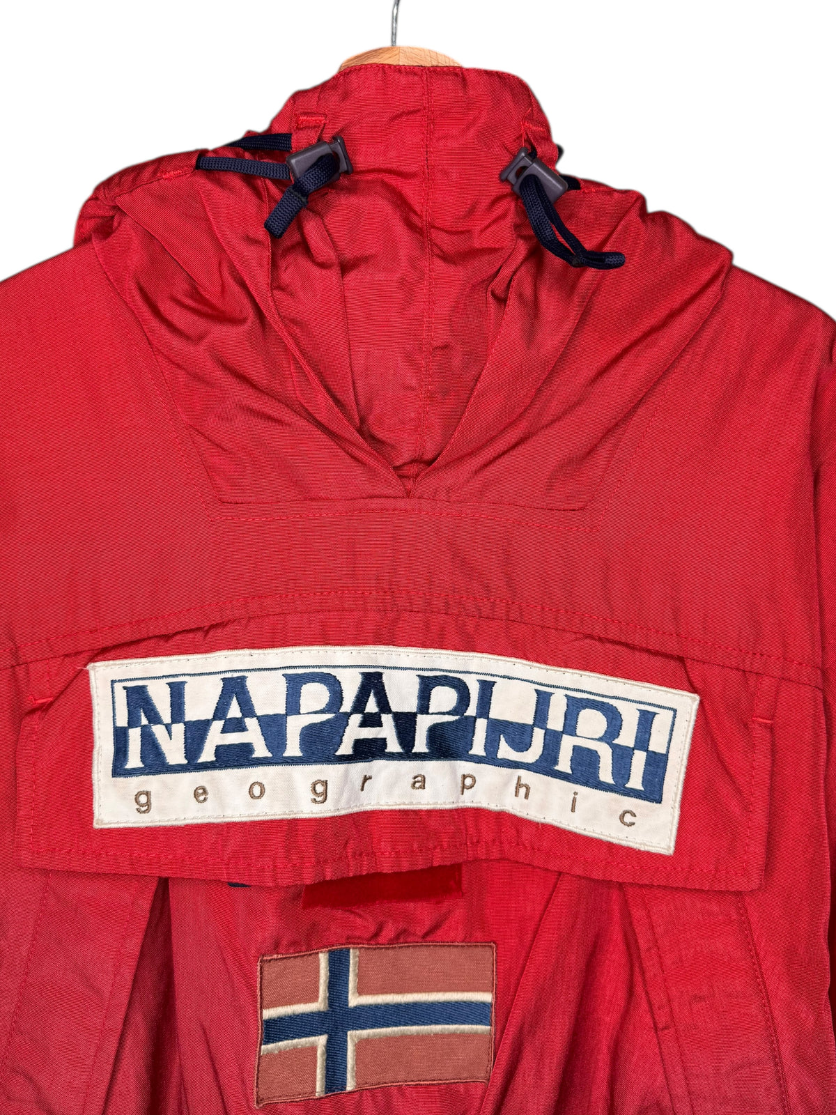 Giacca Napapijri Geographic rossa vintage uomo con cappuccio — foto 2