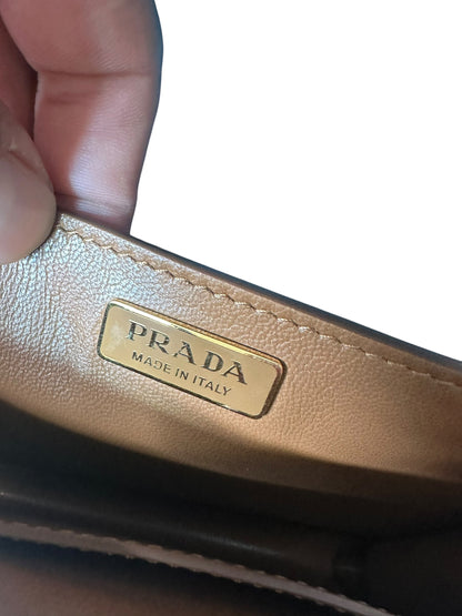 Prada borsa Cahier in pelle e raffia