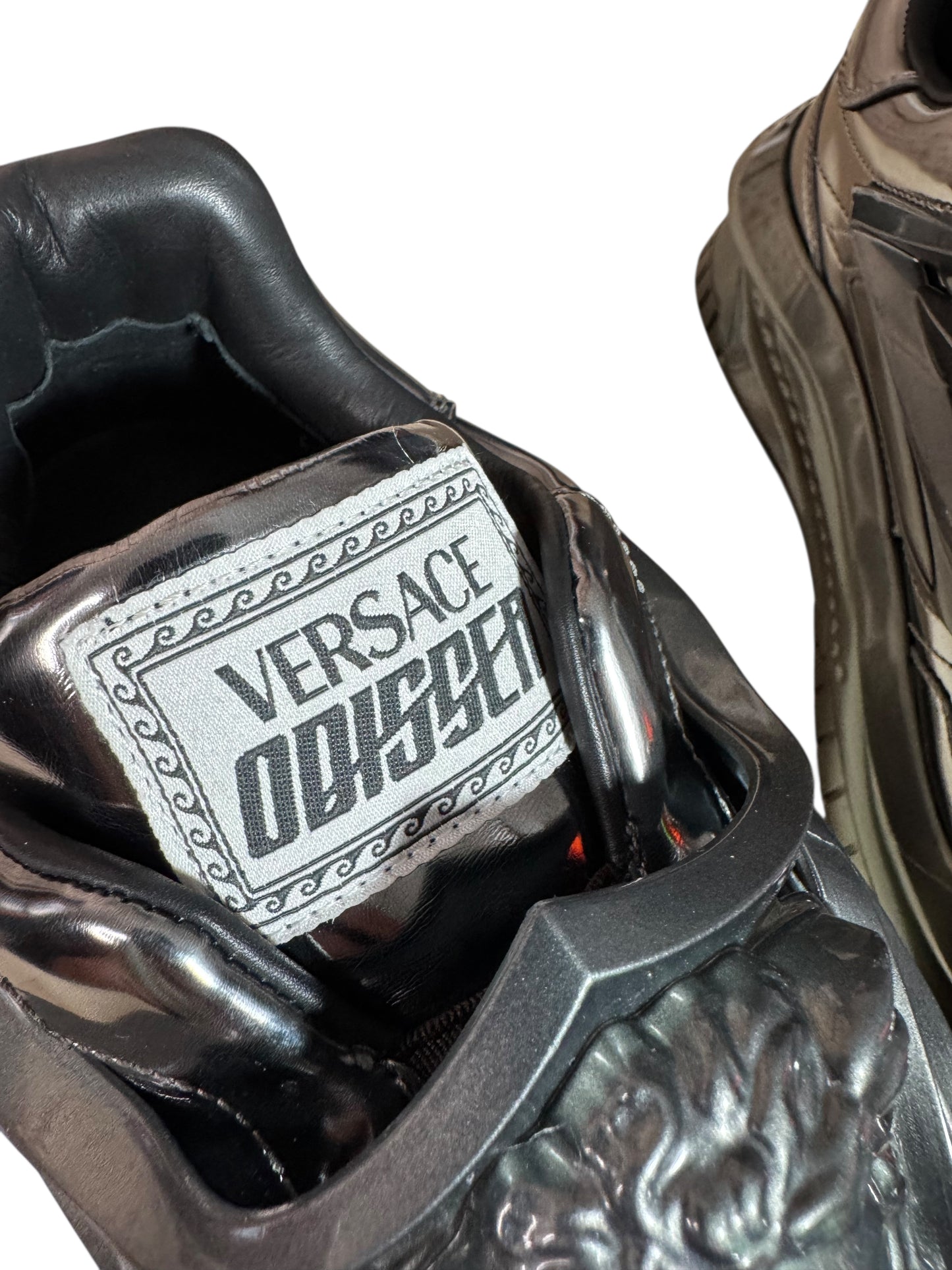 Versace Odissea sneakers grigio scuro metallizzato con logo Medusa 3D – IT 42