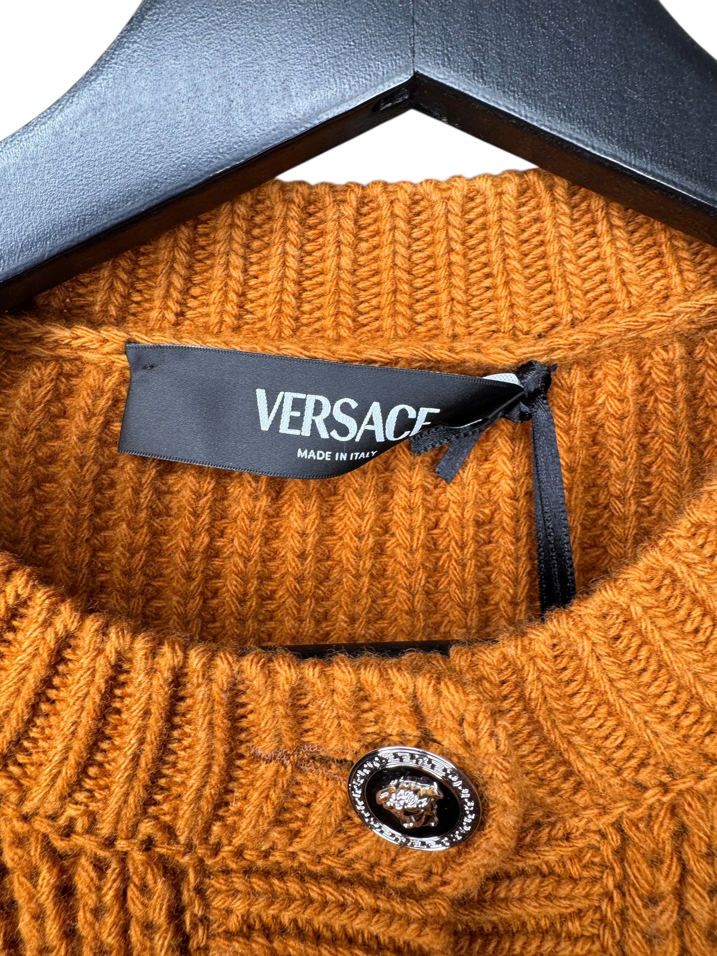 Cardigan Versace donna in lana 100% color cammello, bottoni Medusa, Made in Italy — foto 5