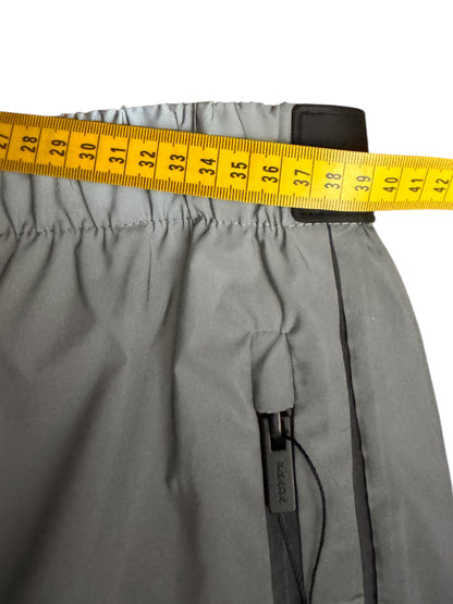 Prada pantaloni sportivi nylon grigio bande nere logo rosso tg 48 — foto 9