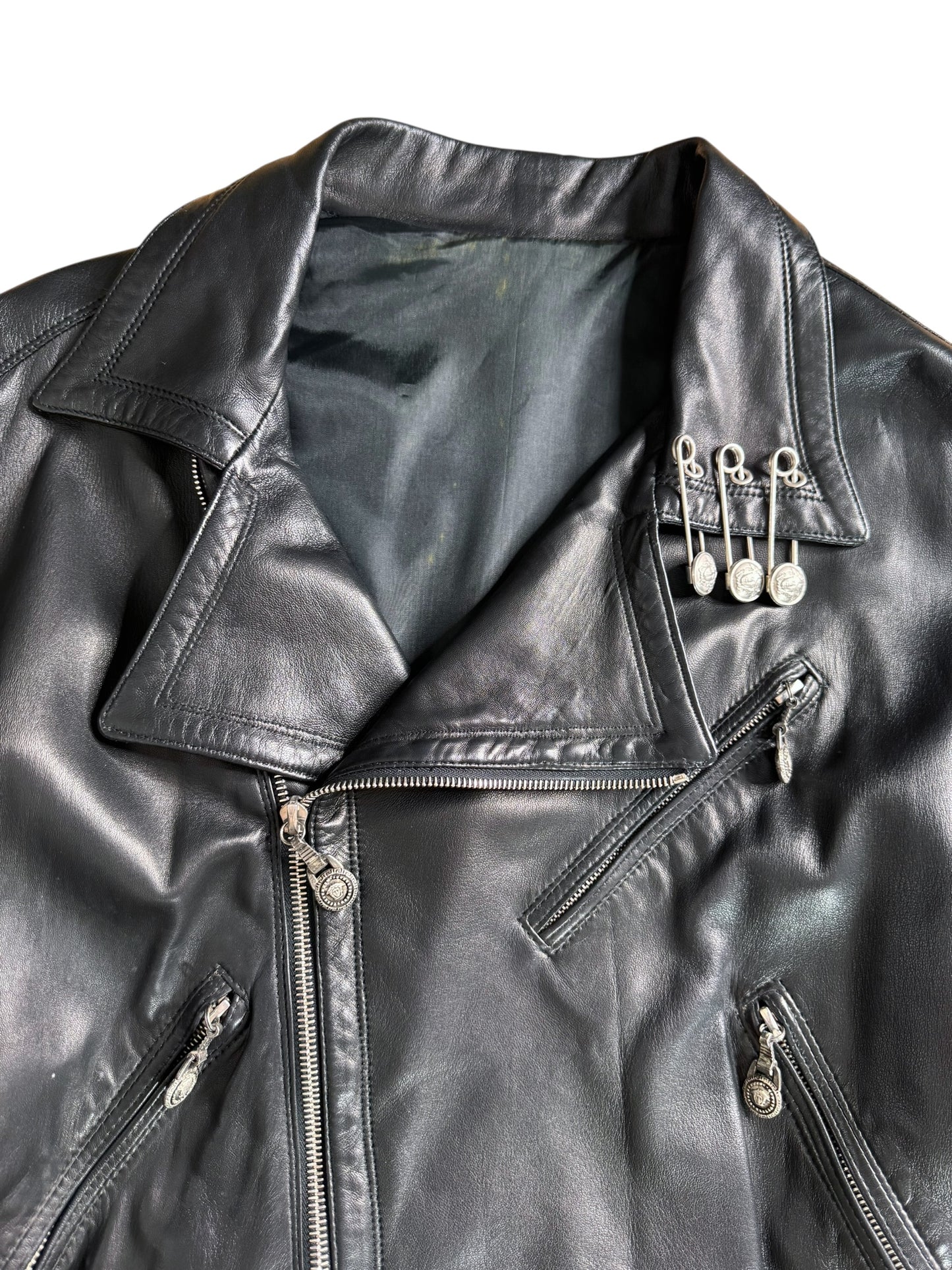 Gianni Versace SS 1994 biker jacket in pelle nera con dettagli Medusa tg 44 — foto 3