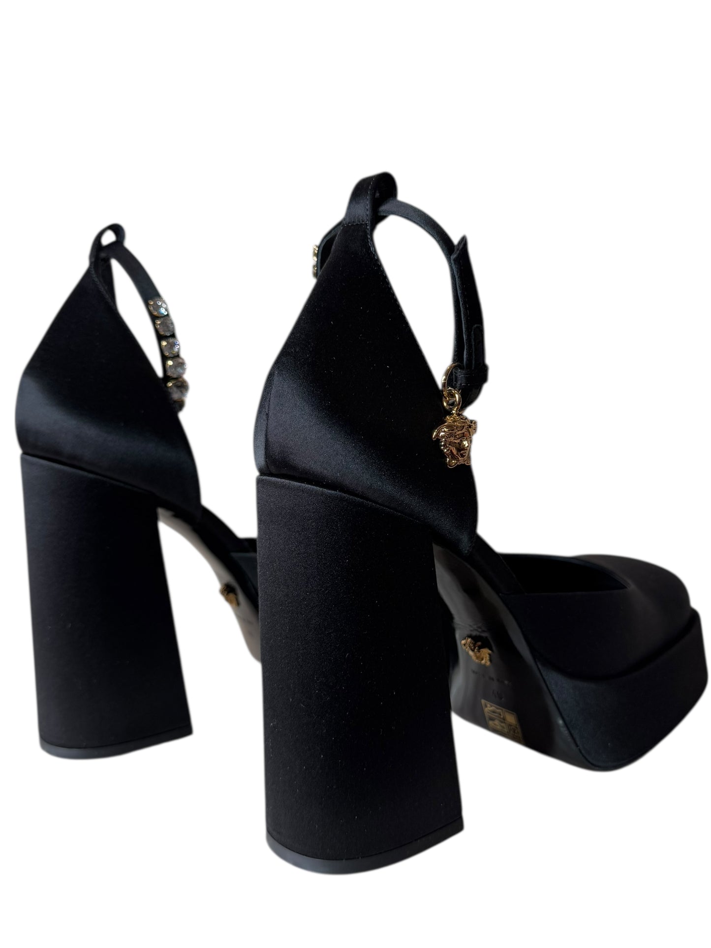Versace Décolleté in Raso Nero con Plateau, Tacco Largo e Cinturino Gioiello – Taglia 40