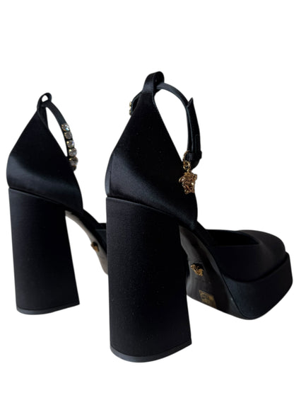 Versace Décolleté in Raso Nero con Plateau, Tacco Largo e Cinturino Gioiello – Taglia 40
