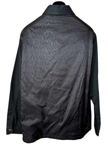 Camicia overshirt Versace nera con logo Medusa ricamato – Taglia 50.