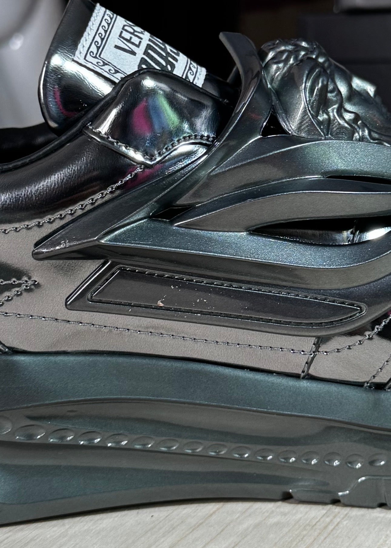 Versace Odissea sneakers grigio scuro metallizzato con logo Medusa 3D – IT 42