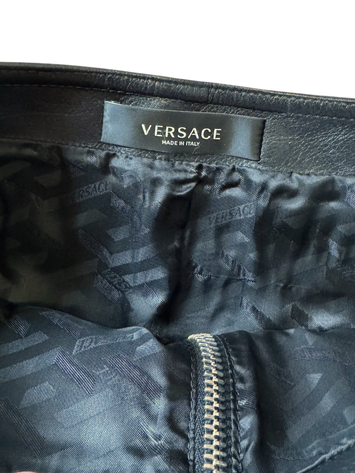 Minigonna Versace in pelle nera con cintura Medusa, Made in Italy