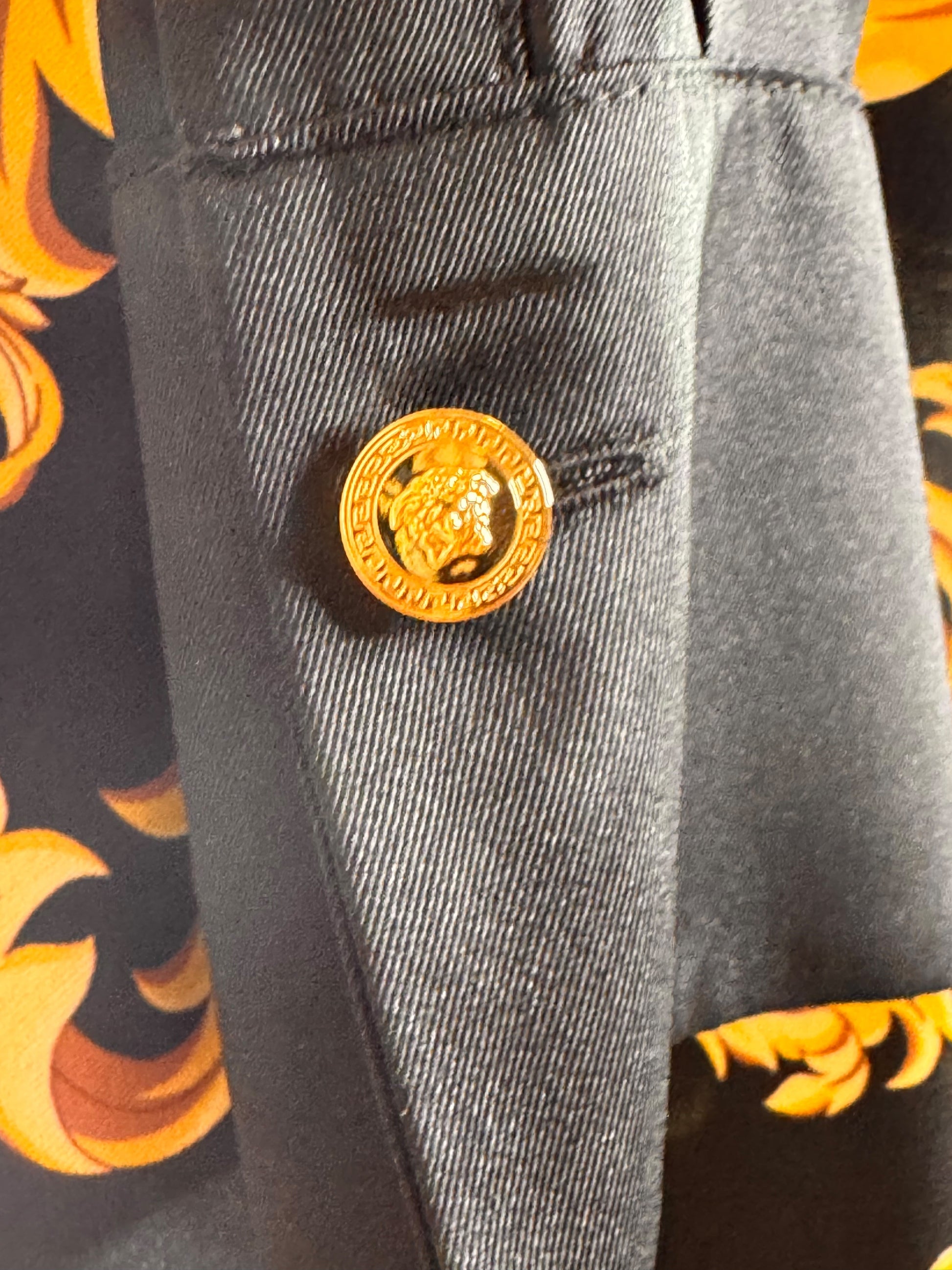 Abito chemisier Versace barocco nero oro tg 42 con bottoni Medusa — foto 5