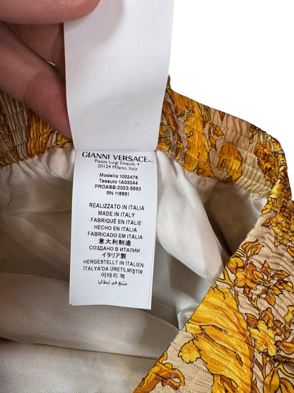 Shorts Versace in seta stampa barocca oro su bianco, nuovi con cartellino