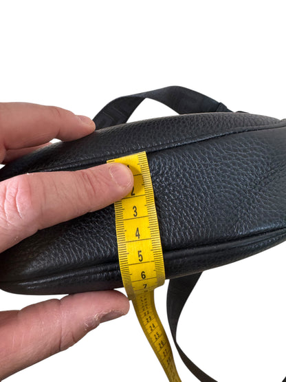 Borsa a tracolla Versace in pelle nera con Medusa dorata