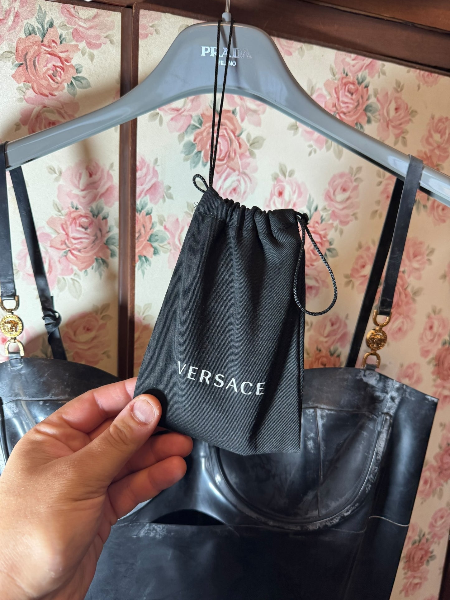 Versace abito in lattice naturale nero con zip frontale e dettagli Medusa – Taglia 46 IT