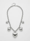 Collana argentata con cuori pendenti