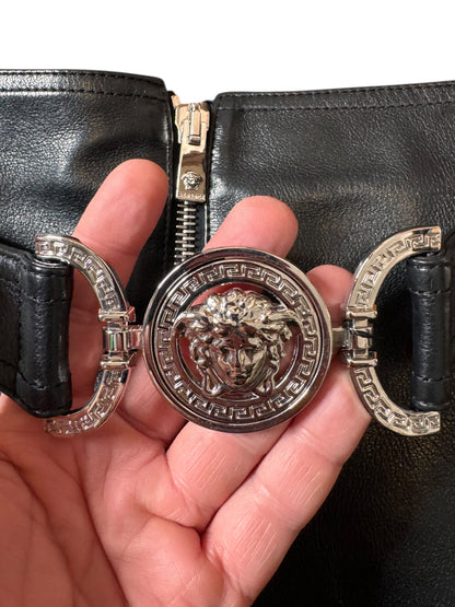 Minigonna Versace in pelle nera con cintura Medusa, Made in Italy