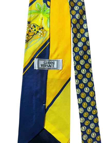Cravatta Gianni Versace Vintage in Seta – Floreale Giallo e Blu con Scritte Giapponesi