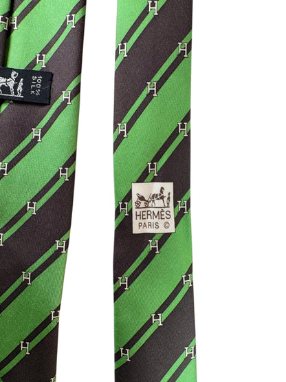 Cravatta Hermès Paris Vintage in Seta – Righe Diagonali Verde/Nero – Logo “H” – Made in France
