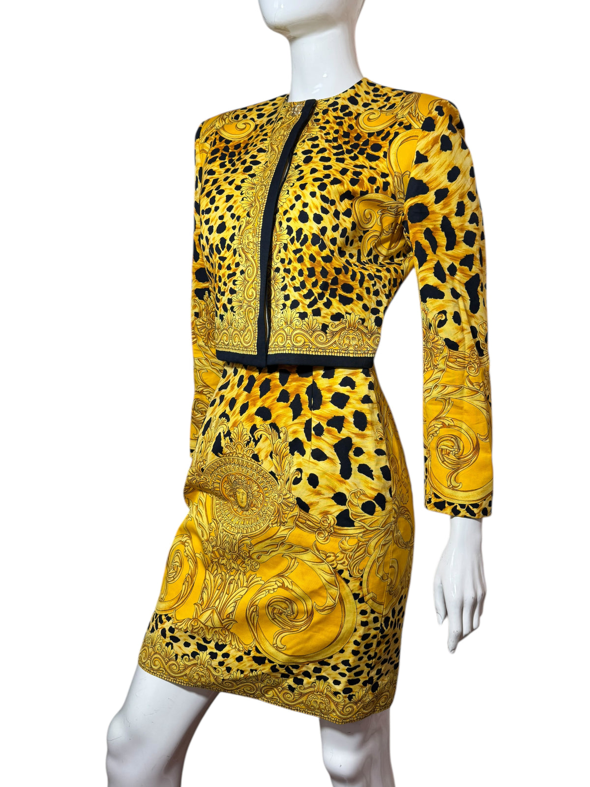 Completo vintage Istante by Gianni Versace anni ’90 – Giacca + Gonna con stampa barocca e animalier