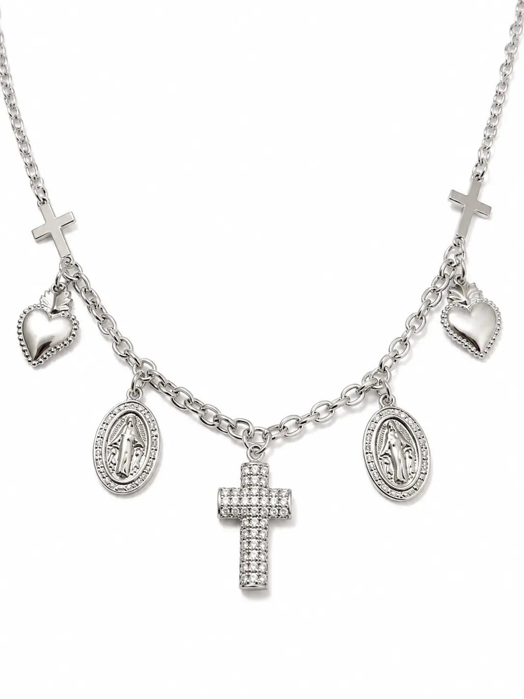 Collana argentata con croci, cuori sacri e medaglie