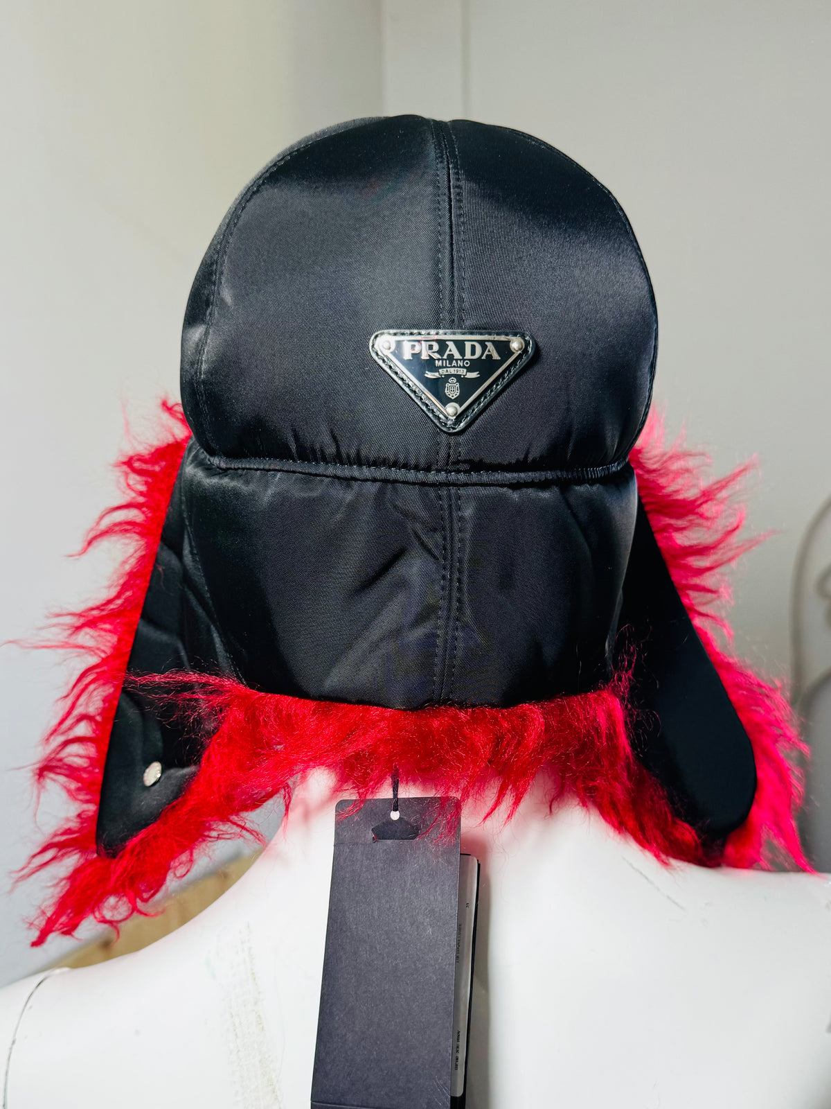 Cappello Prada con paraorecchie e pelliccia rossa, taglia M — foto 2