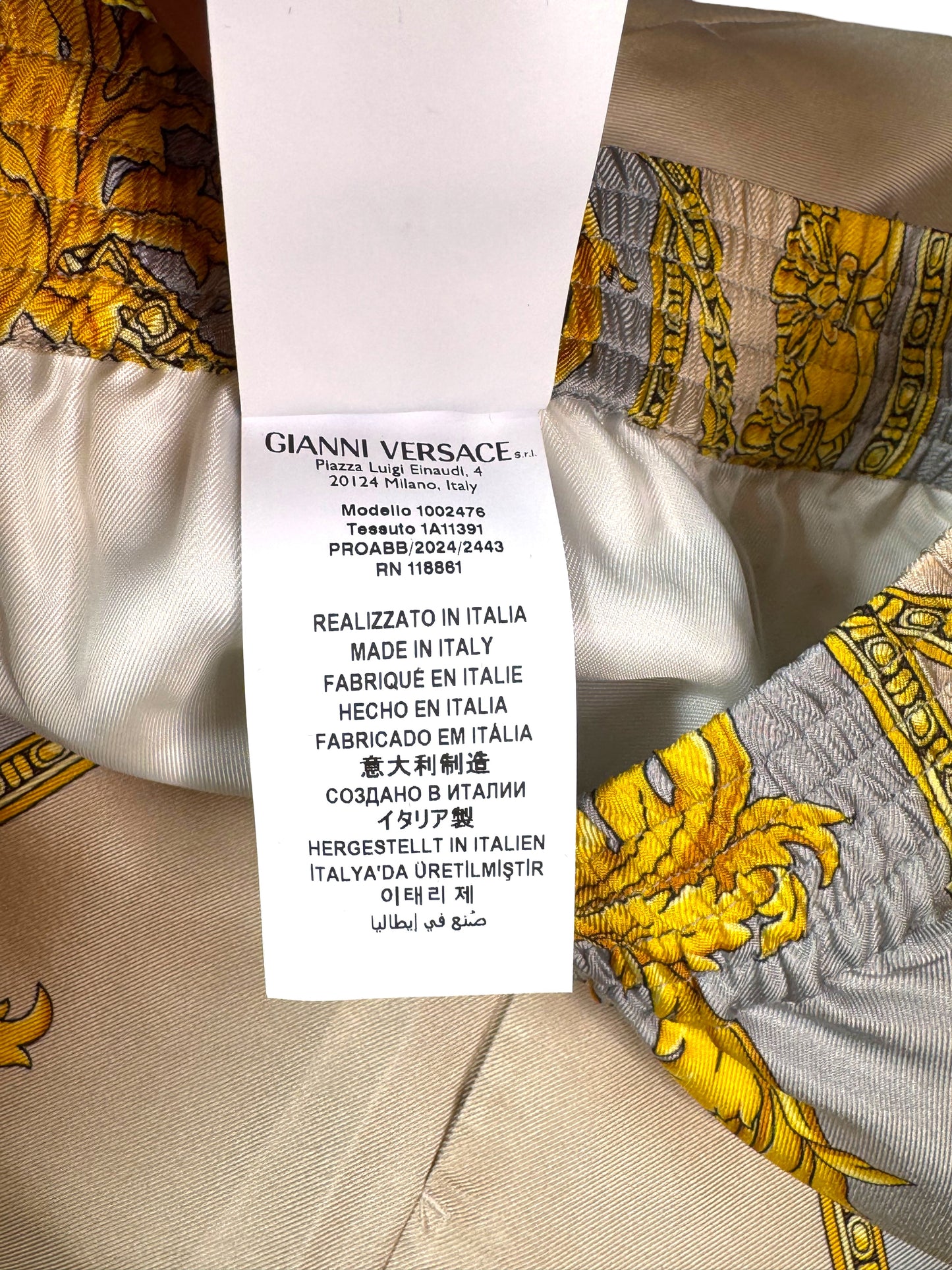 Shorts Versace in seta stampa barocca grigio e oro, nuovi con cartellino