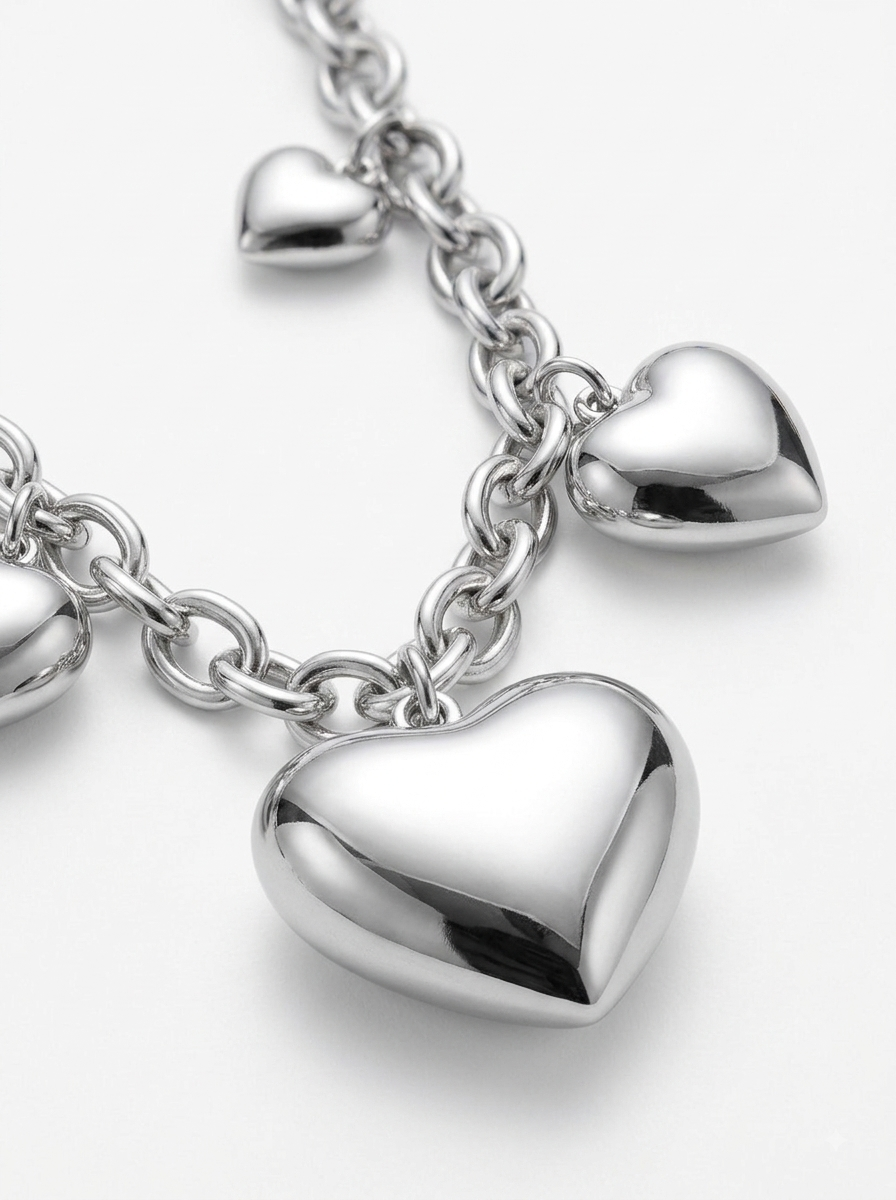 Collana argentata con cuori pendenti