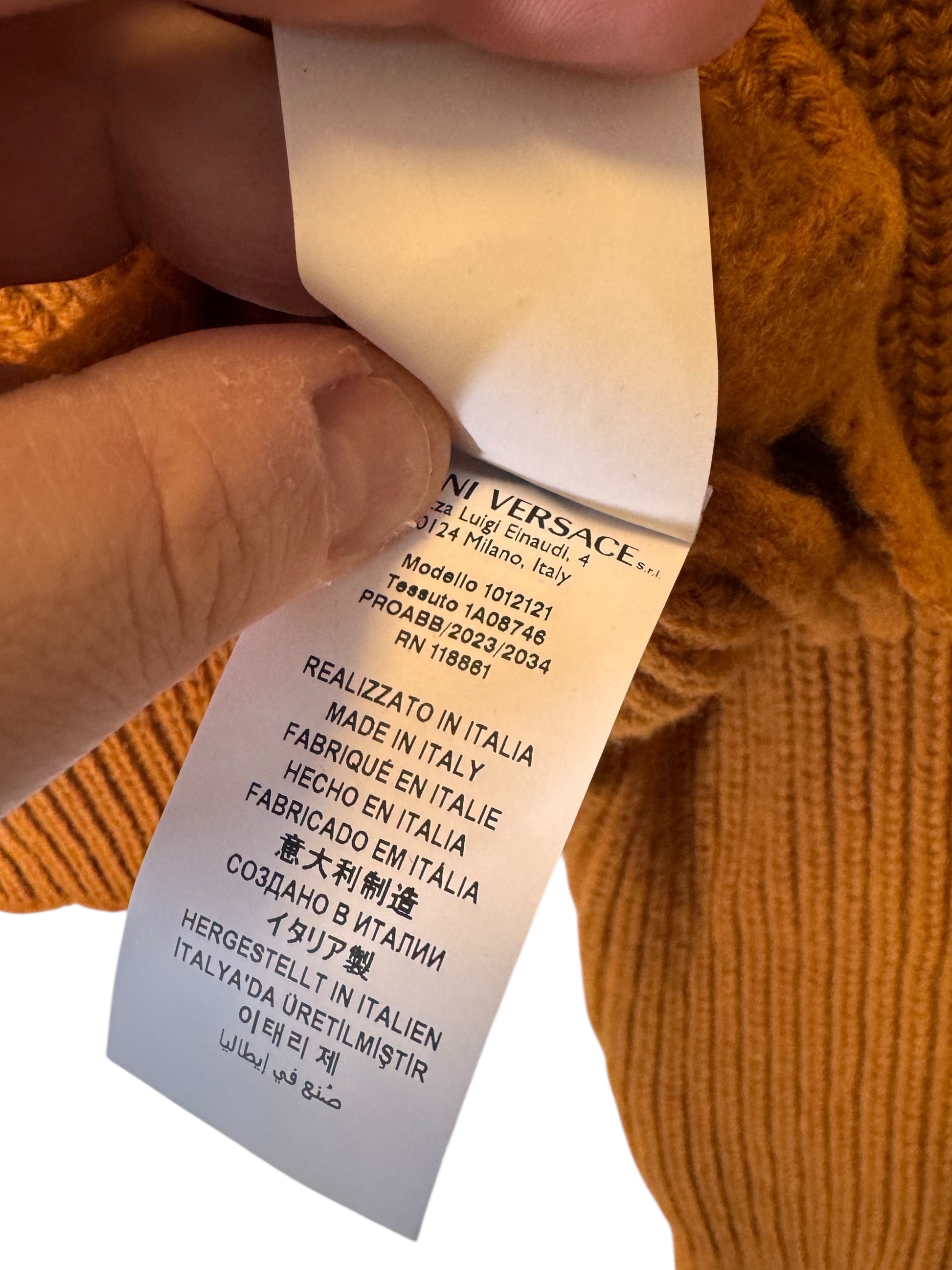 Cardigan Versace donna in lana 100% color cammello, bottoni Medusa, Made in Italy — foto 10