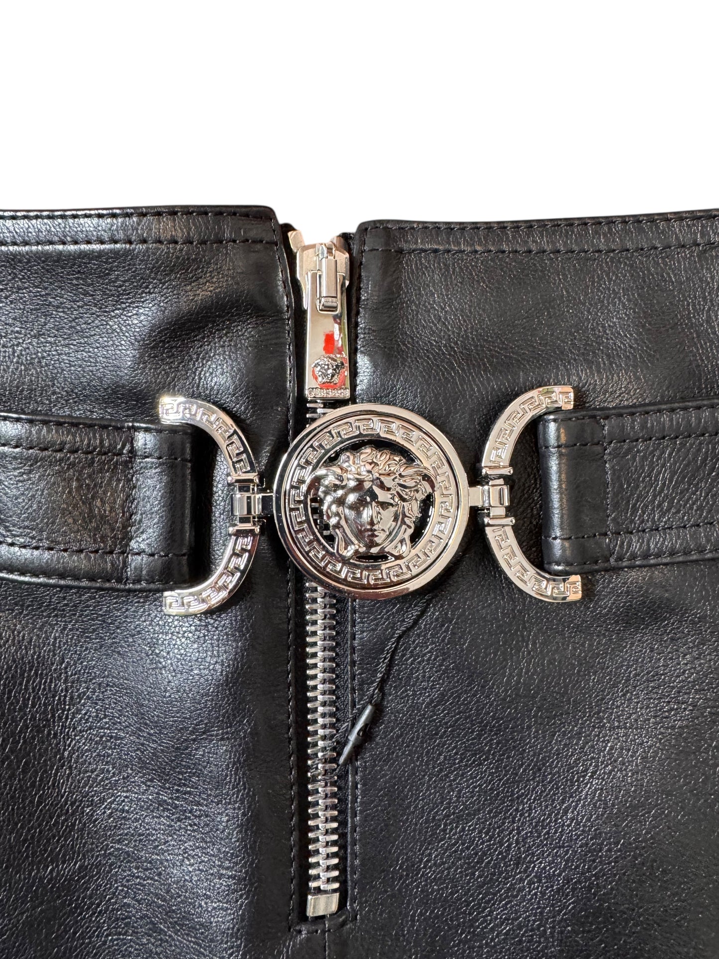 Minigonna Versace in pelle nera con cintura Medusa, Made in Italy