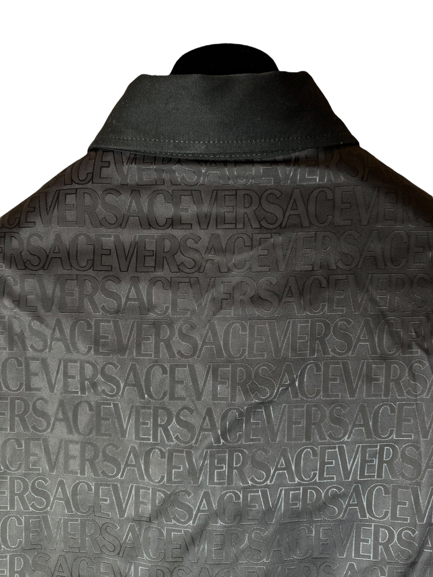 Camicia overshirt Versace nera con logo Medusa ricamato – Taglia 50.
