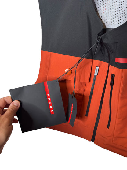 Gilet Tecnico Prada Uomo – Rosso e Nero, Taglia M