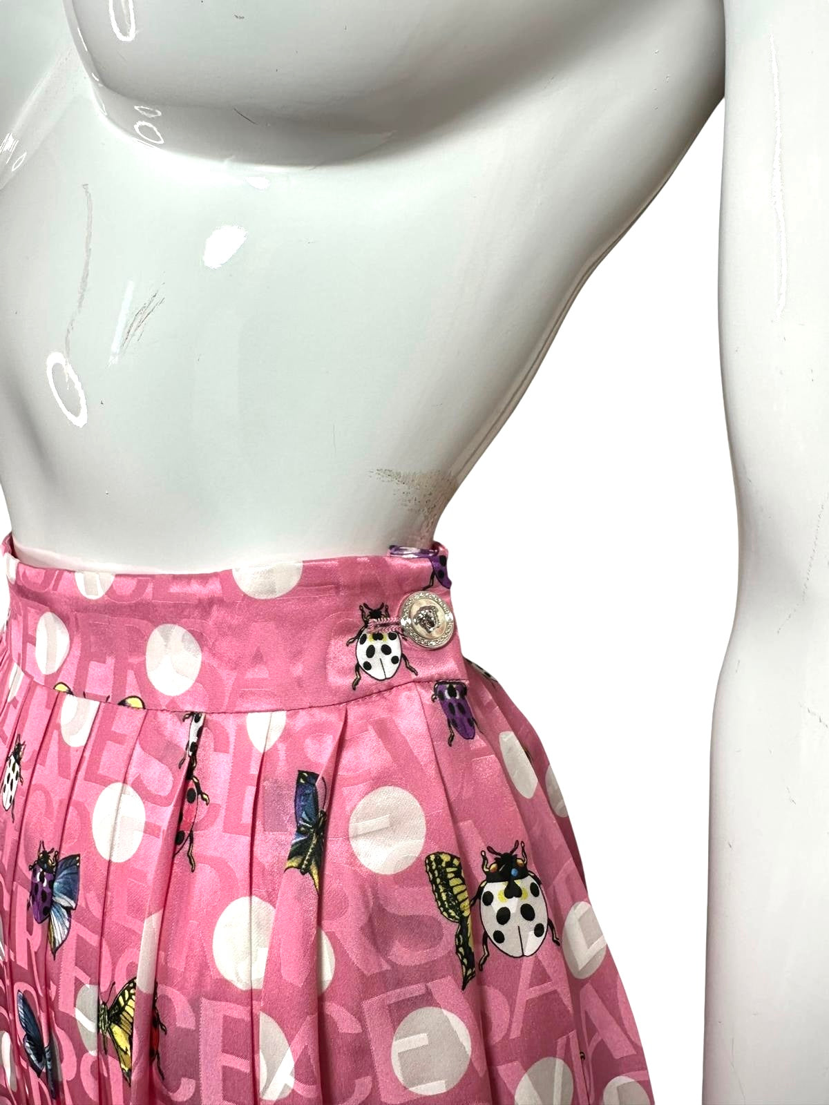 Versace gonna midi plissettata rosa con pois e stampa farfalle e coccinelle