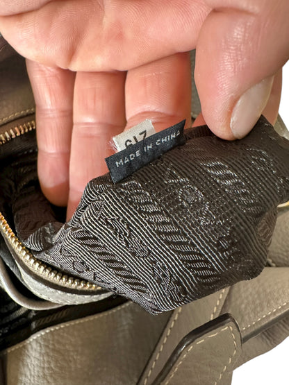 Prada borsa vintage in pelle martellata