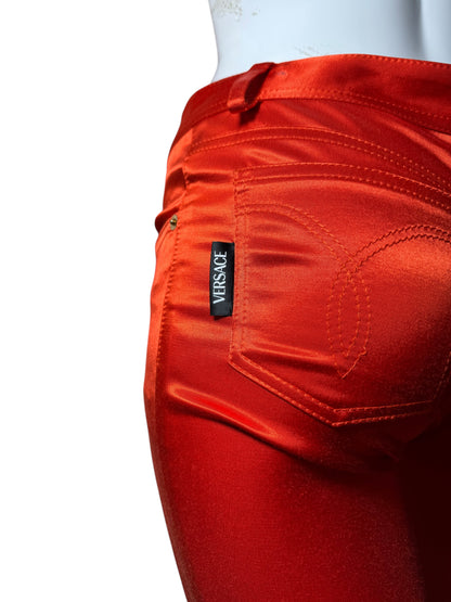 Pantaloni rossi satinati Versace con spacchi laterali e bottoni Medusa – Taglia 38
