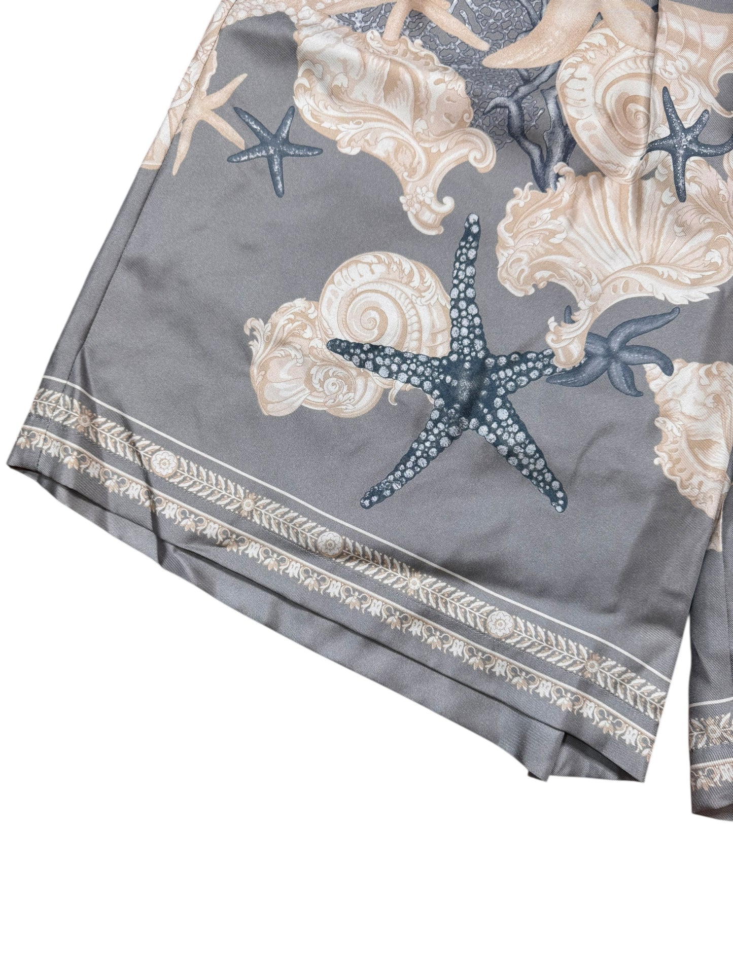 Shorts Versace in seta stampata, nuovi con cartellino, Made in Italy (XL)