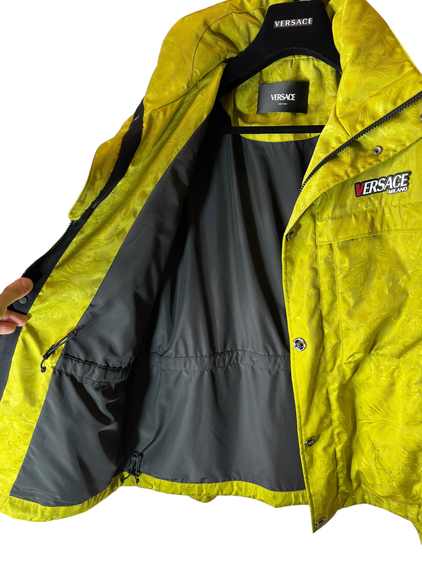 Giacca Versace Milano gialla con motivo Barocco tono su tono – Taglia 48