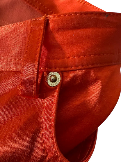 Pantaloni rossi satinati Versace con spacchi laterali e bottoni Medusa – Taglia 38