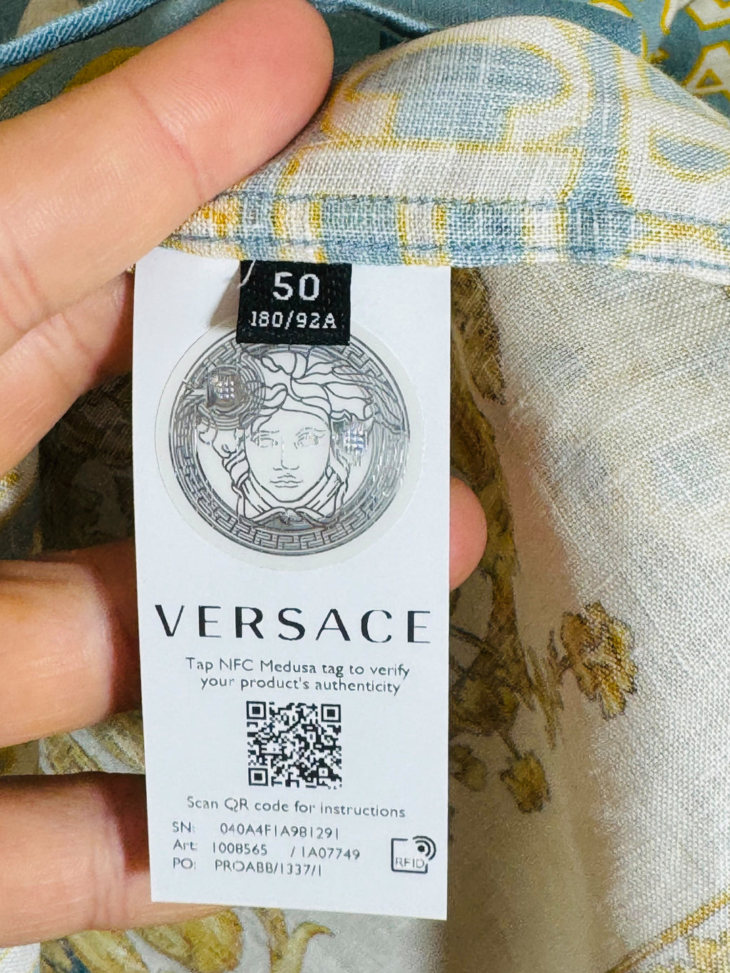 Camicia Versace heritage fit in lino stampa barocco e logo all over azzurro taglia L — foto 9