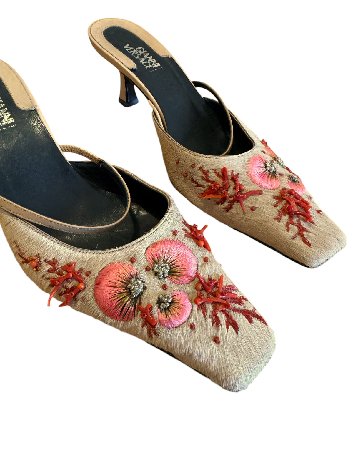 Gianni Versace sandali vintage in cavallino con ricami e corallo — foto 2