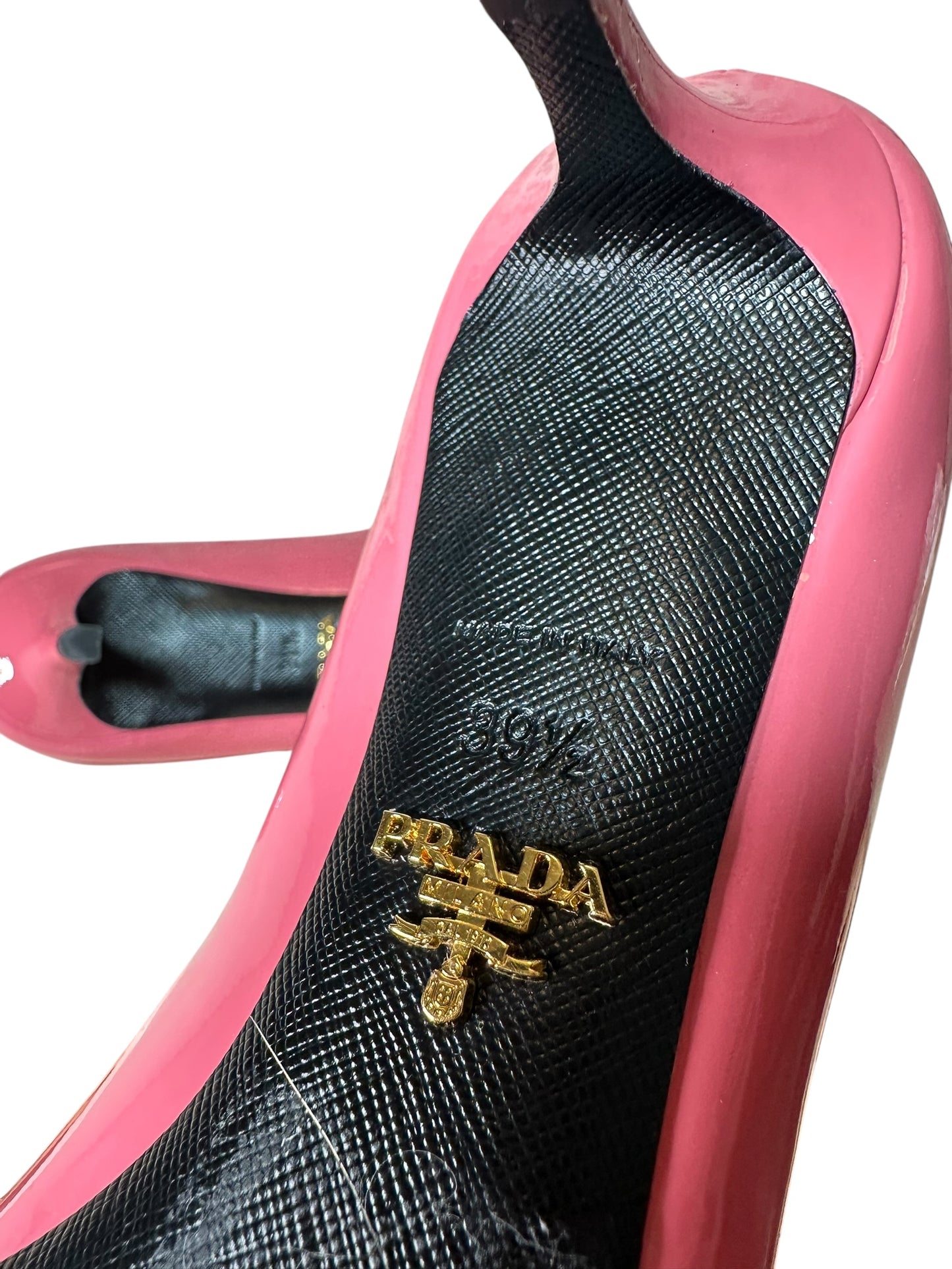 Prada decolletè in vernice rosa