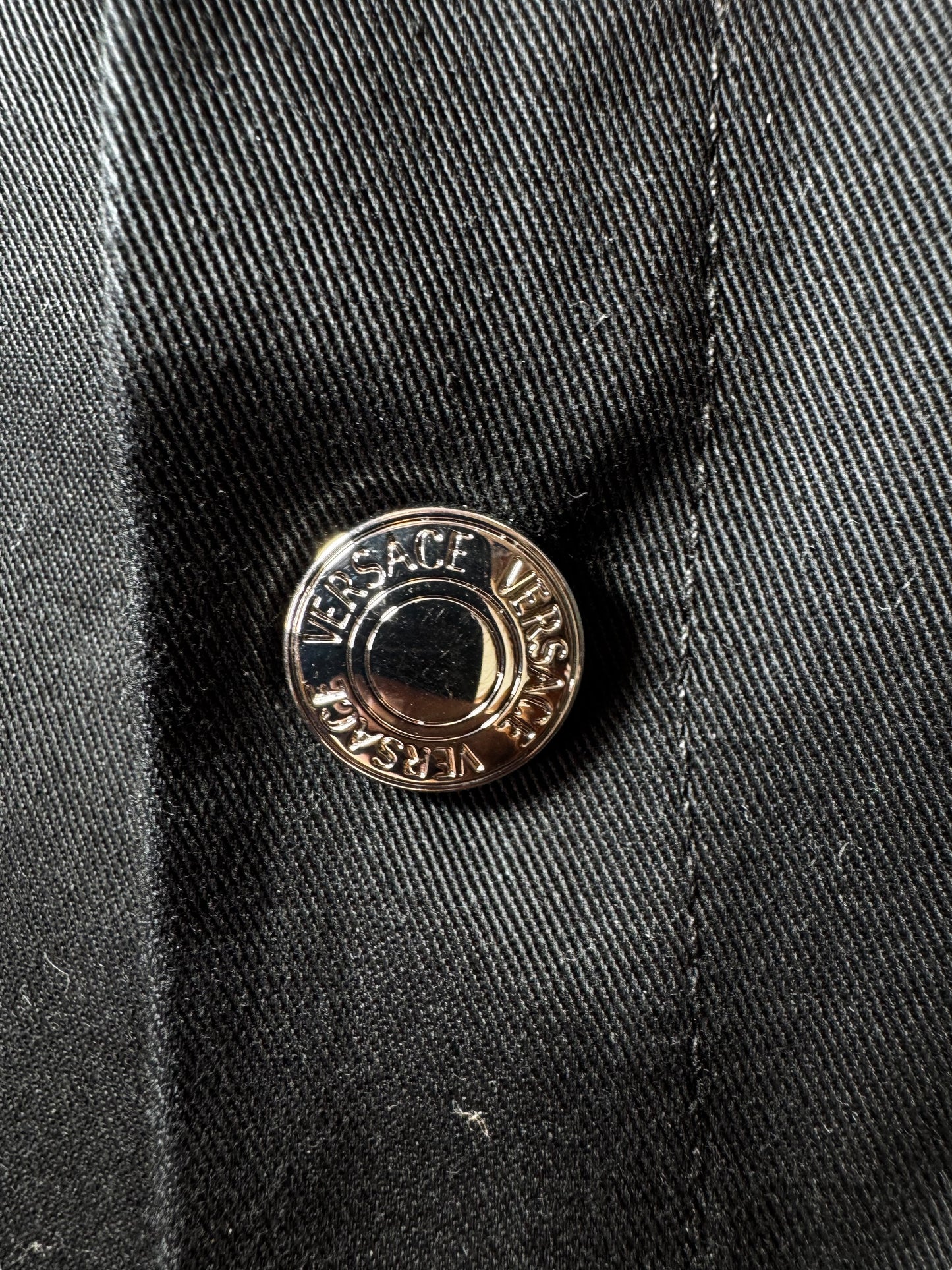 Camicia overshirt Versace nera con logo Medusa ricamato – Taglia 50.