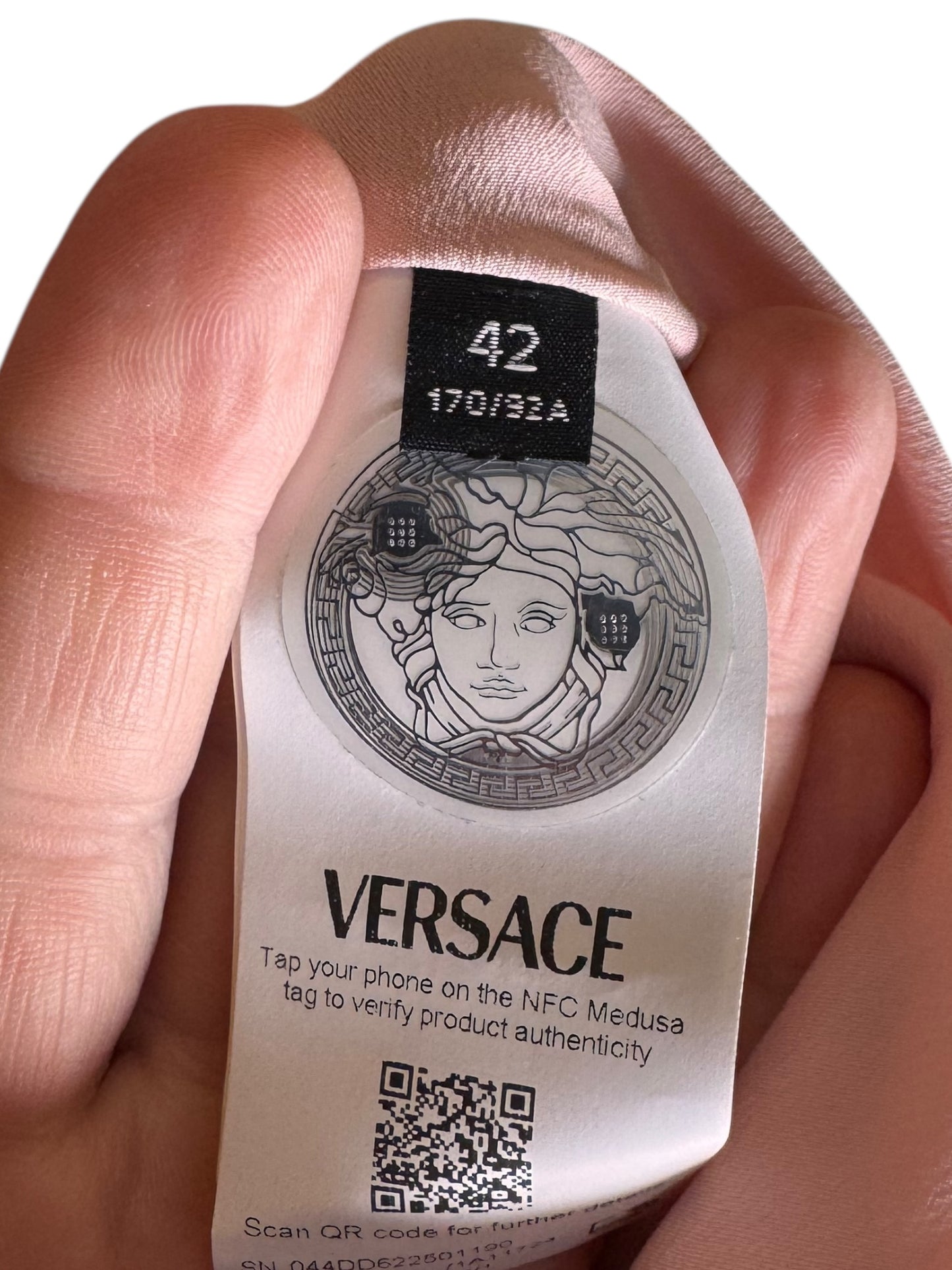 Abito Versace in seta stampa marina con spalline Medusa – TG 42 IT