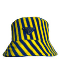 Prada cappello bucket in spugna rigata blu e giallo con logo triangolo