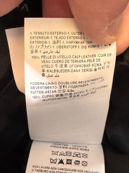 Minigonna Versace in pelle nera con cintura Medusa, Made in Italy