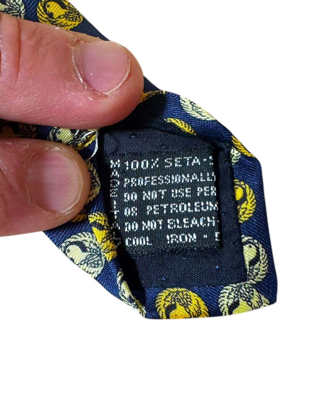 Cravatta Gianni Versace Vintage in Seta – Floreale Giallo e Blu con Scritte Giapponesi — foto 4