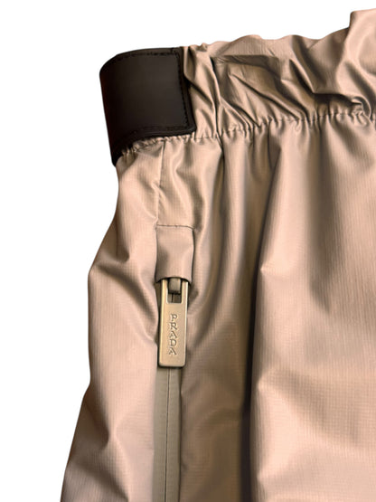 Prada pantaloni tecnici nylon grigio bande nere logo rosso tg 52 nuovi — foto 6